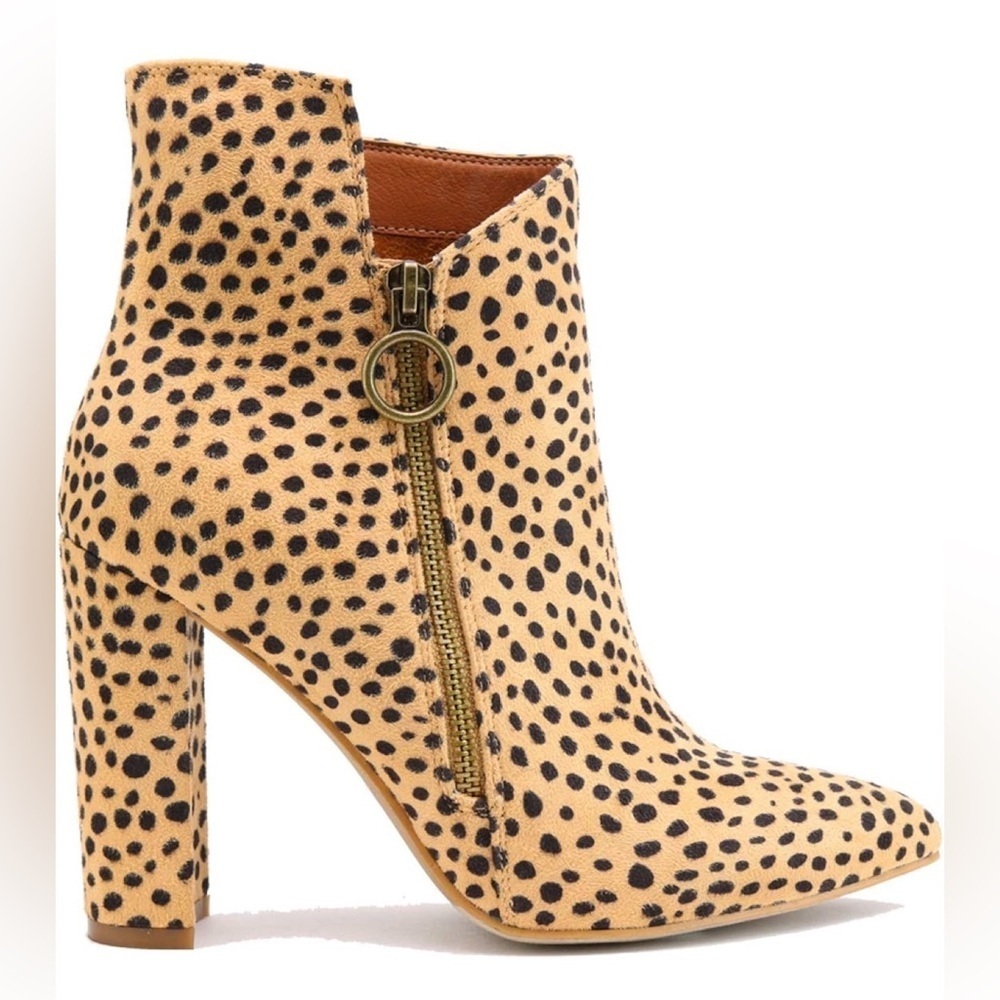 Women’s Beast Fashion Cadence Suede Pointy Toe Block Heel Ankle Booties Size 6 - Picture 2 of 13